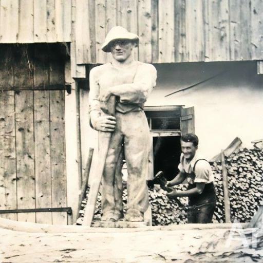 6364903-historisches-bild-mitte-der-1930er-jahre-schuf-mathias-lautenbacher-den-kochler-fischerbrunnen-repro-nau-1wMH