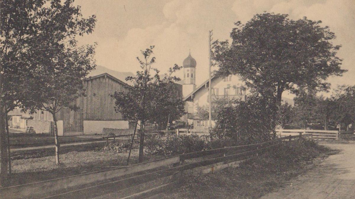 Kochel_um_1908_mit_Dorfbach und Leischen_Stadel